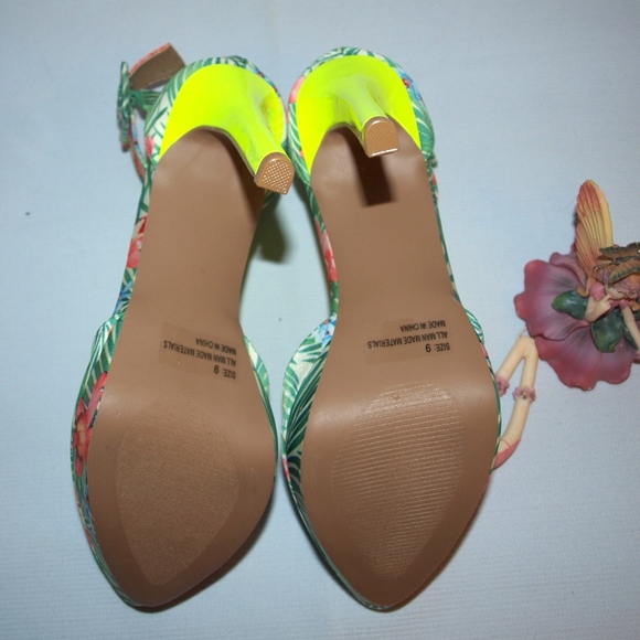 Qupid Floral Platform Heels Size 9M NWOB Amazing Show Stoppers - Picture 6 of 6